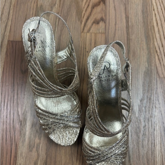 Adrianna Papell Aiden Platform Pump Gold Buckle 8M - Picture 4 of 8